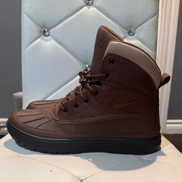 Nike Men's Brown Leather Snow Boots